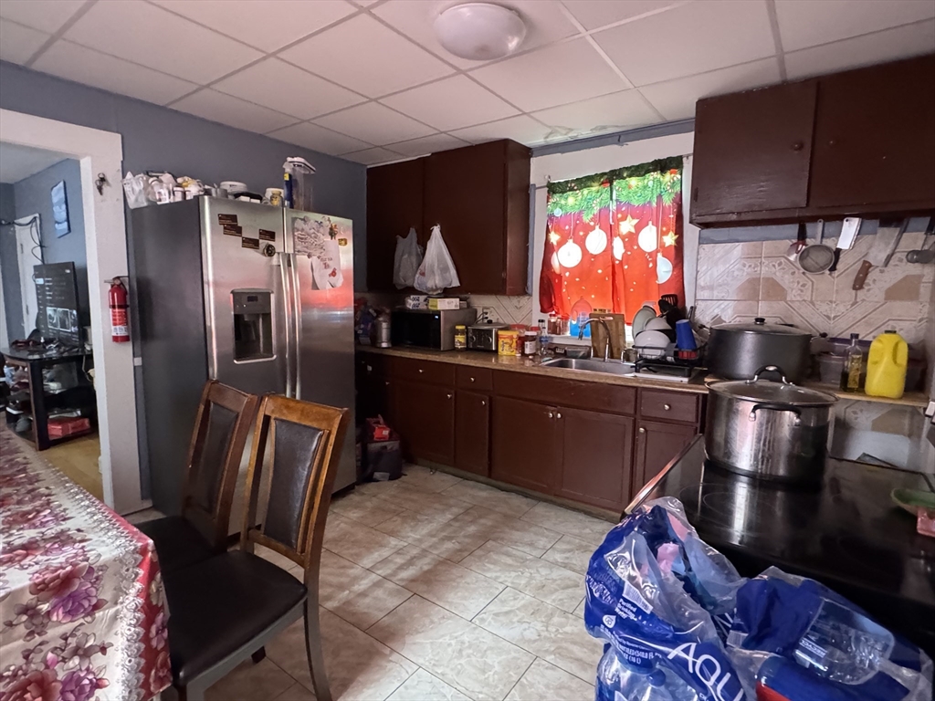 Framingham, Massachusetts 01702, United States, 12 Bedrooms Bedrooms, ,4 BathroomsBathrooms,Residential,Pending,139157