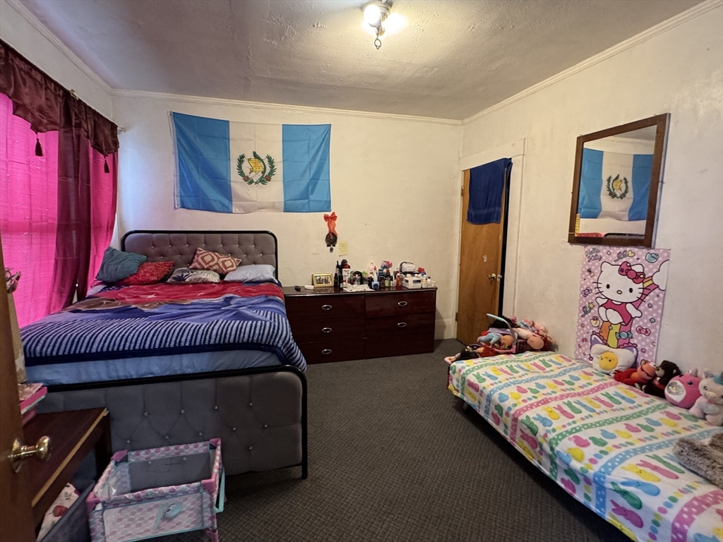 Framingham, Massachusetts 01702, United States, 12 Bedrooms Bedrooms, ,4 BathroomsBathrooms,Residential,Pending,139157