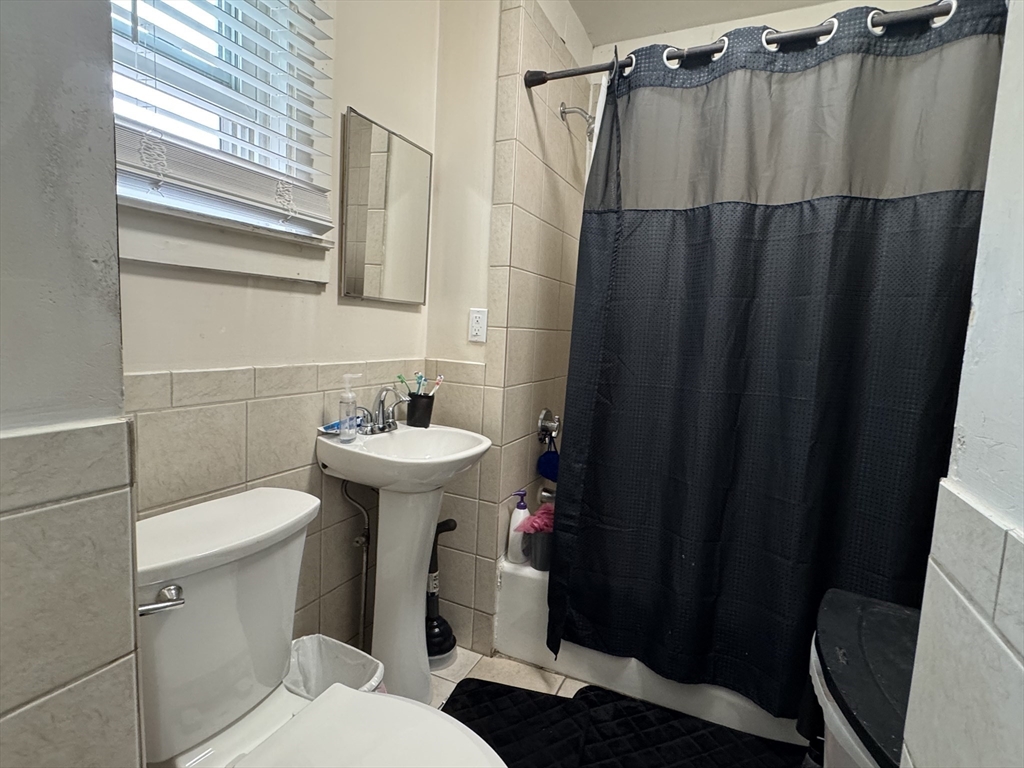 Framingham, Massachusetts 01702, United States, 12 Bedrooms Bedrooms, ,4 BathroomsBathrooms,Residential,Pending,139157