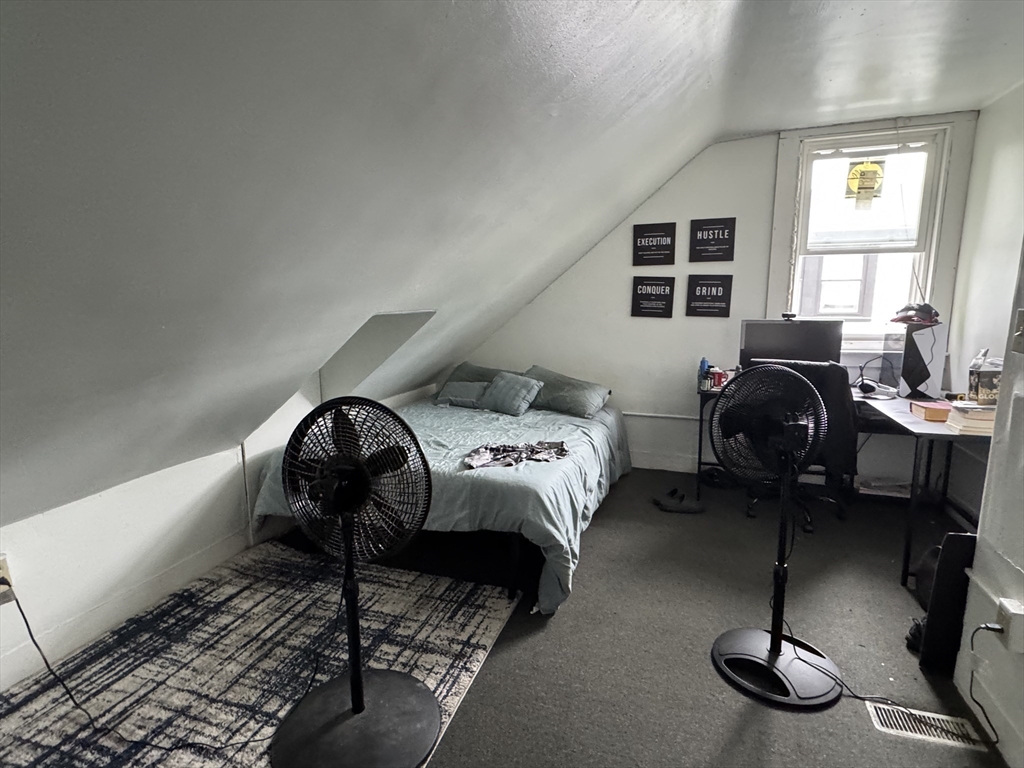 Framingham, Massachusetts 01702, United States, 12 Bedrooms Bedrooms, ,4 BathroomsBathrooms,Residential,Pending,139157