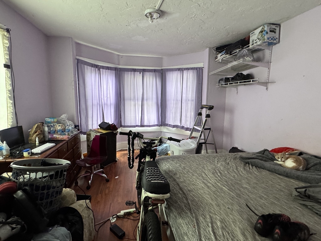 Framingham, Massachusetts 01702, United States, 12 Bedrooms Bedrooms, ,4 BathroomsBathrooms,Residential,Pending,139157