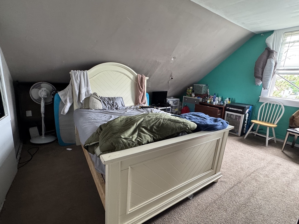 Framingham, Massachusetts 01702, United States, 12 Bedrooms Bedrooms, ,4 BathroomsBathrooms,Residential,Pending,139157