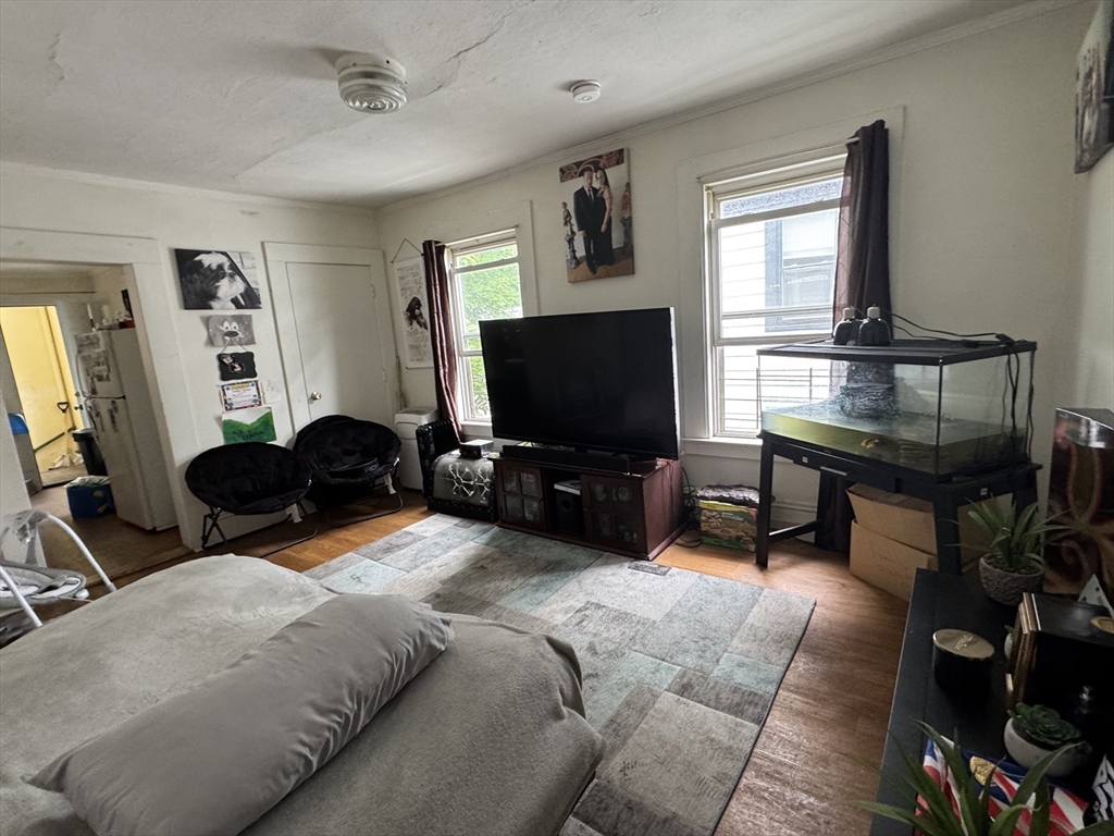 Framingham, Massachusetts 01702, United States, 12 Bedrooms Bedrooms, ,4 BathroomsBathrooms,Residential,Pending,139157