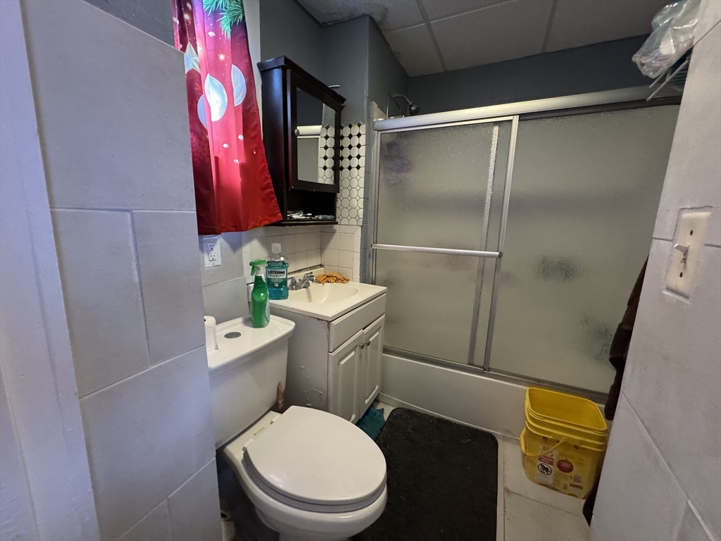 Framingham, Massachusetts 01702, United States, 12 Bedrooms Bedrooms, ,4 BathroomsBathrooms,Residential,Pending,139157