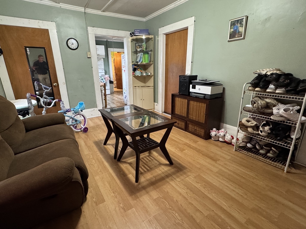 Framingham, Massachusetts 01702, United States, 12 Bedrooms Bedrooms, ,4 BathroomsBathrooms,Residential,Pending,139157