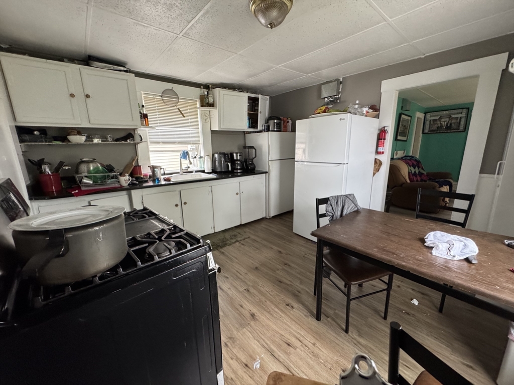 Framingham, Massachusetts 01702, United States, 12 Bedrooms Bedrooms, ,4 BathroomsBathrooms,Residential,Pending,139157