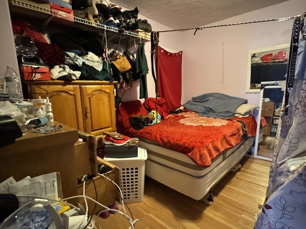 Framingham, Massachusetts 01702, United States, 12 Bedrooms Bedrooms, ,4 BathroomsBathrooms,Residential,Pending,139157