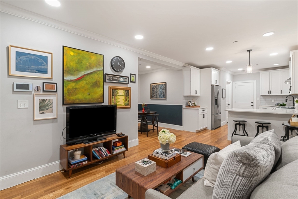 41 W Eagle St 1