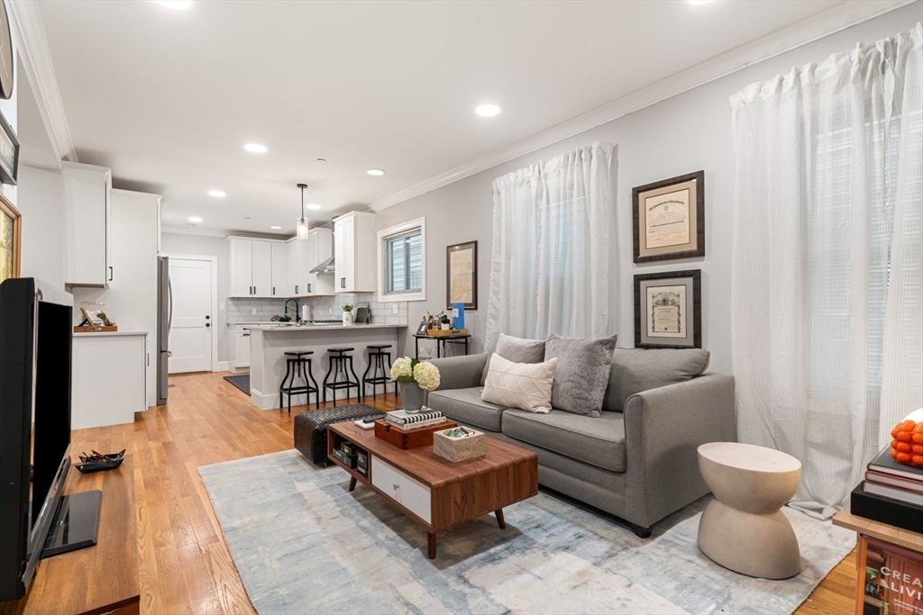41 W Eagle St 1