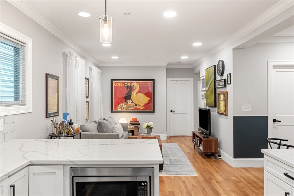 41 W Eagle St 1