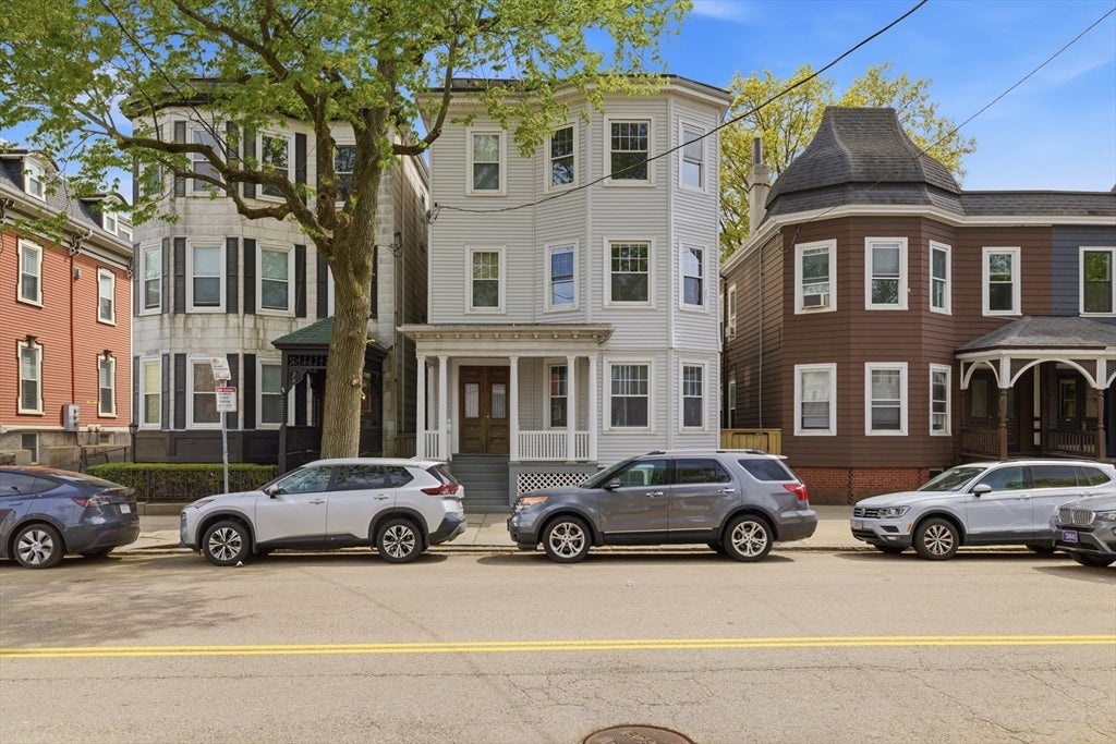 897 East Broadway