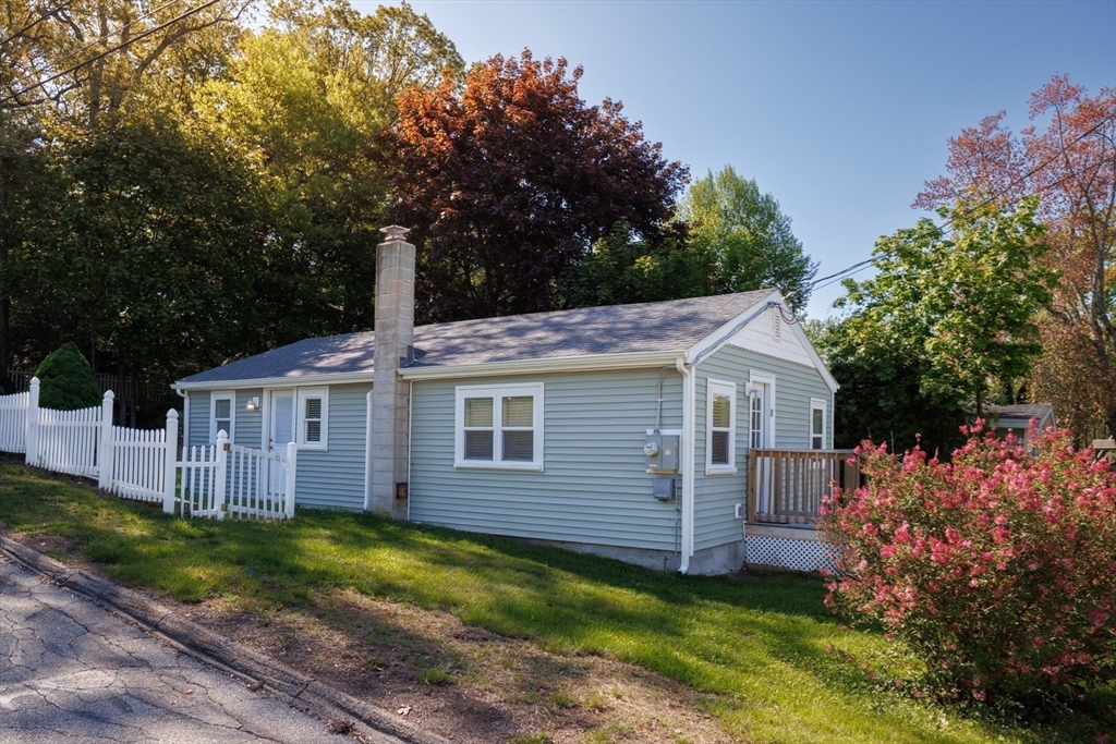 8 Freeman Ave