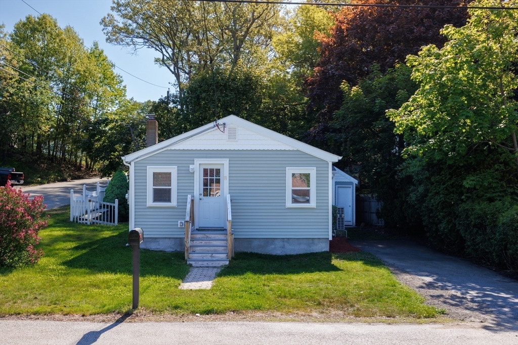 8 Freeman Ave