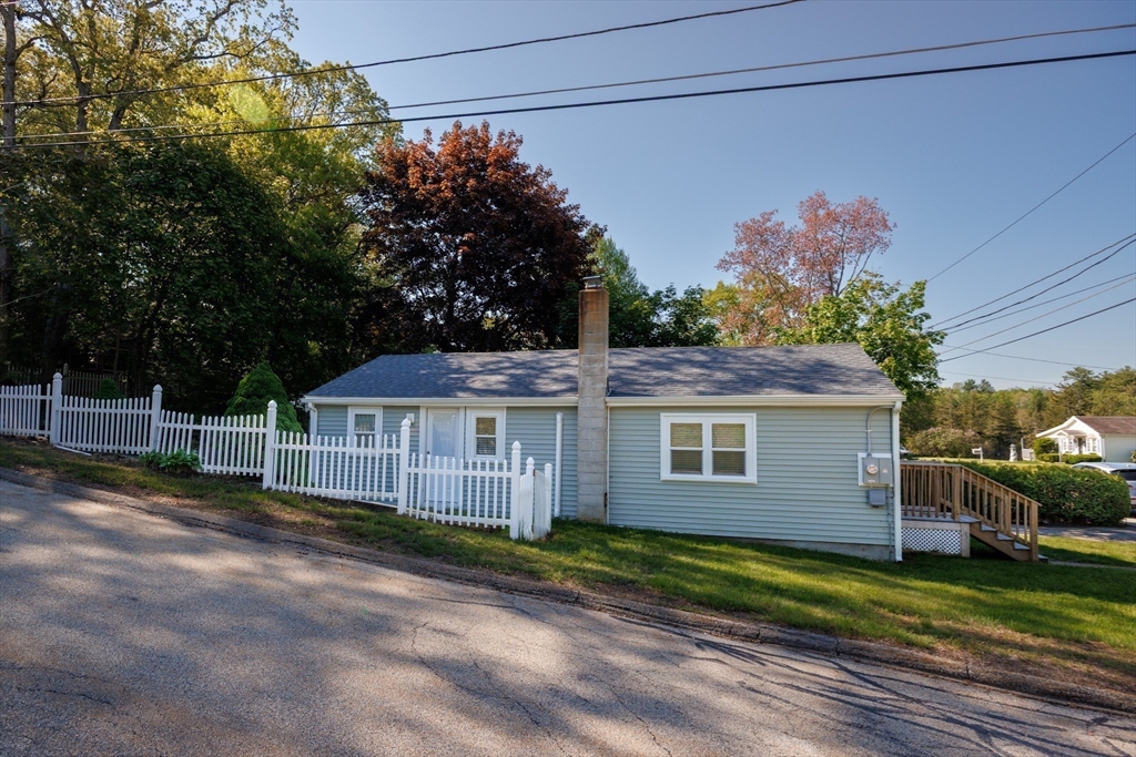 8 Freeman Ave