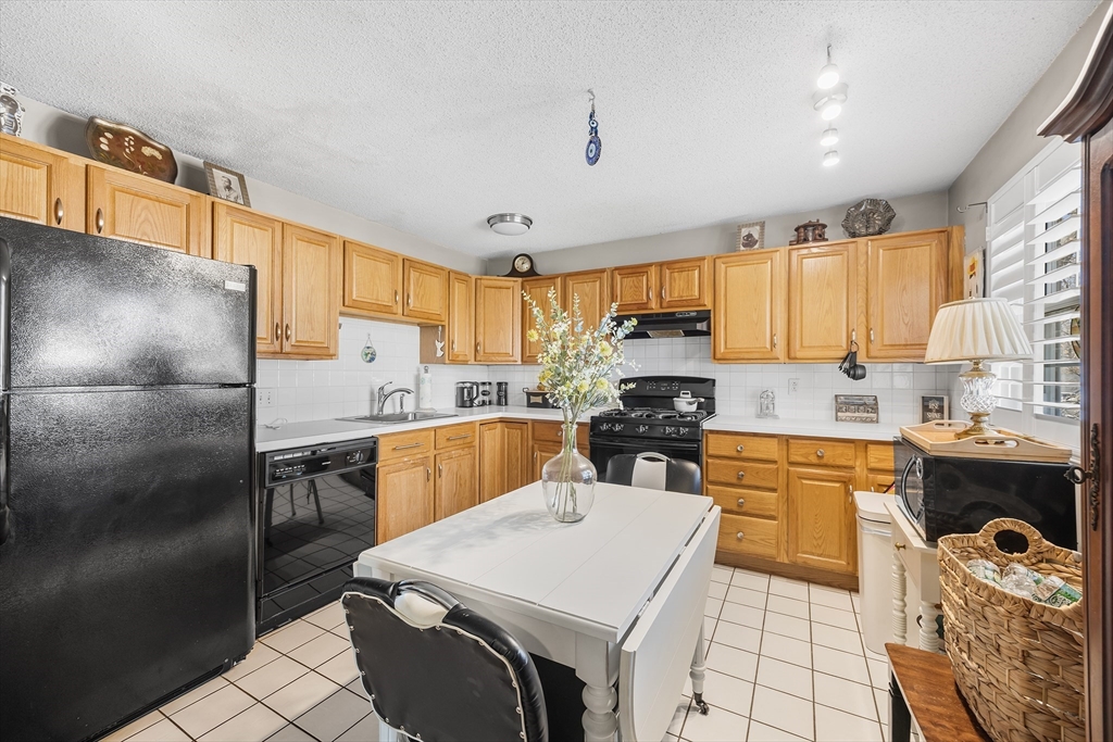 68 Edgelawn Ave #9, North Andover, MA Photo #6