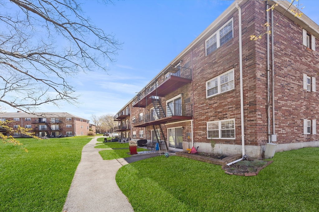 68 Edgelawn Ave #9, North Andover, MA Photo #22