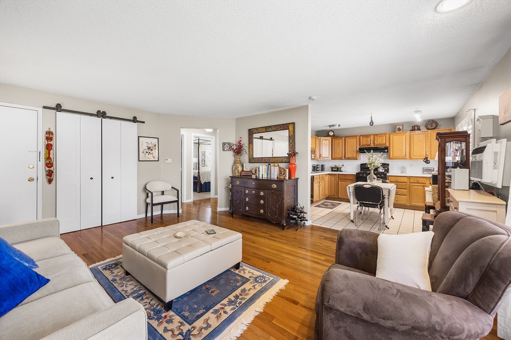 68 Edgelawn Ave #9, North Andover, MA Photo #3