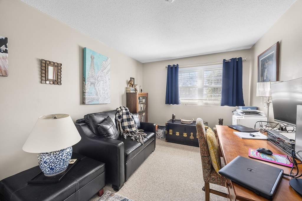 68 Edgelawn Ave #9, North Andover, MA Photo #17