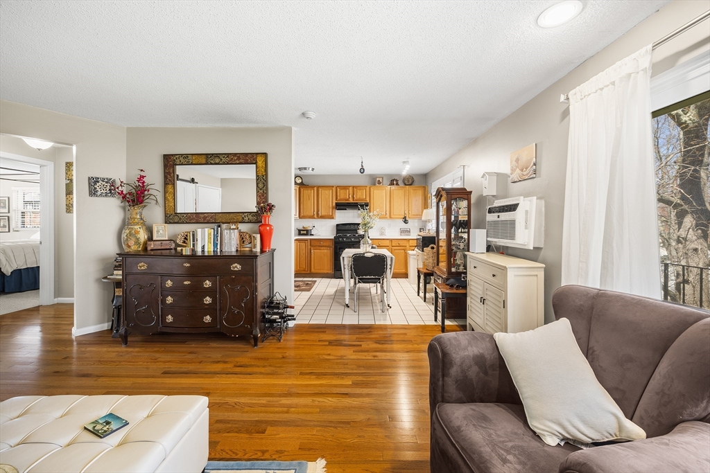 68 Edgelawn Ave #9, North Andover, MA Photo #4
