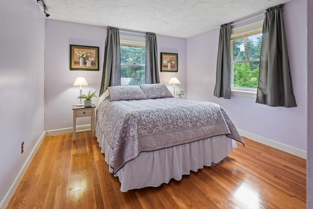 Framingham, Massachusetts 01701, United States, 3 Bedrooms Bedrooms, ,2 BathroomsBathrooms,Residential,Pending,186162