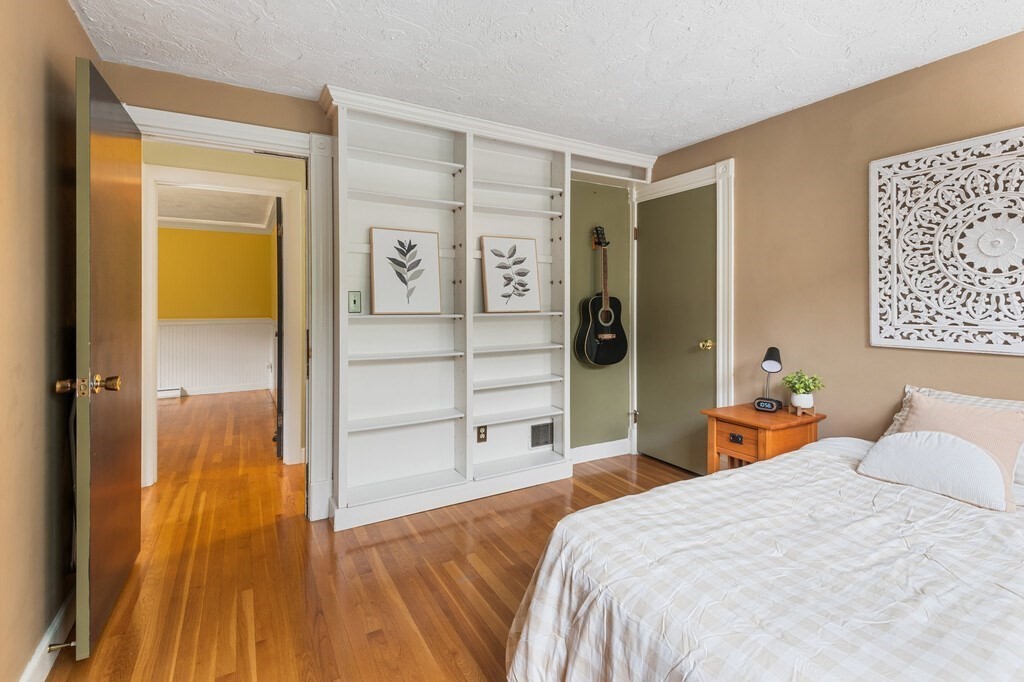 Framingham, Massachusetts 01701, United States, 3 Bedrooms Bedrooms, ,2 BathroomsBathrooms,Residential,Pending,186162