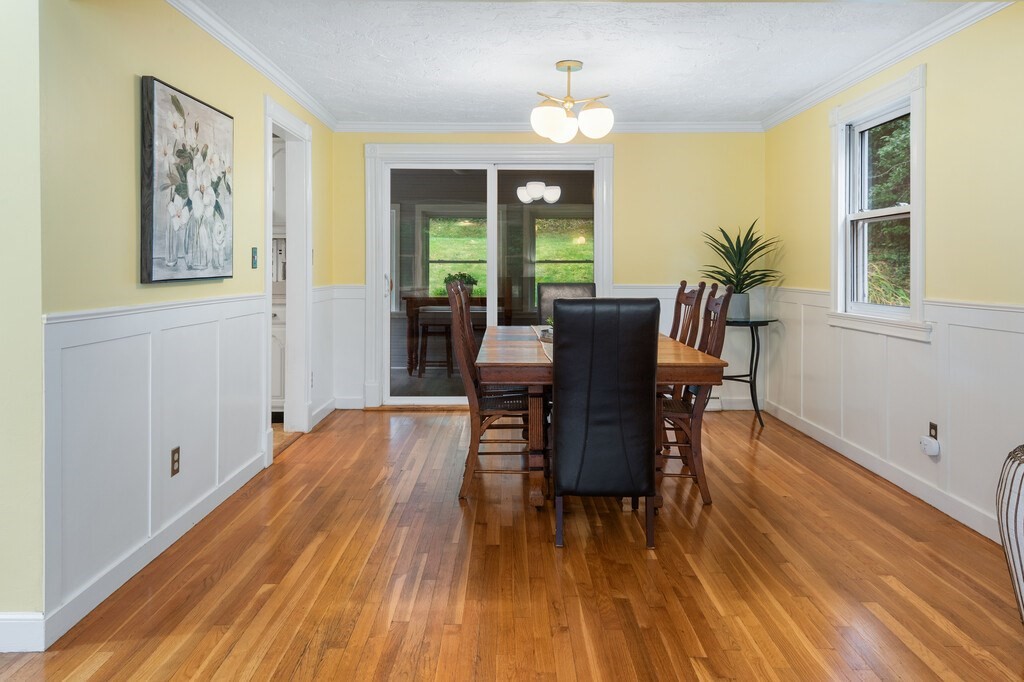 Framingham, Massachusetts 01701, United States, 3 Bedrooms Bedrooms, ,2 BathroomsBathrooms,Residential,Pending,186162