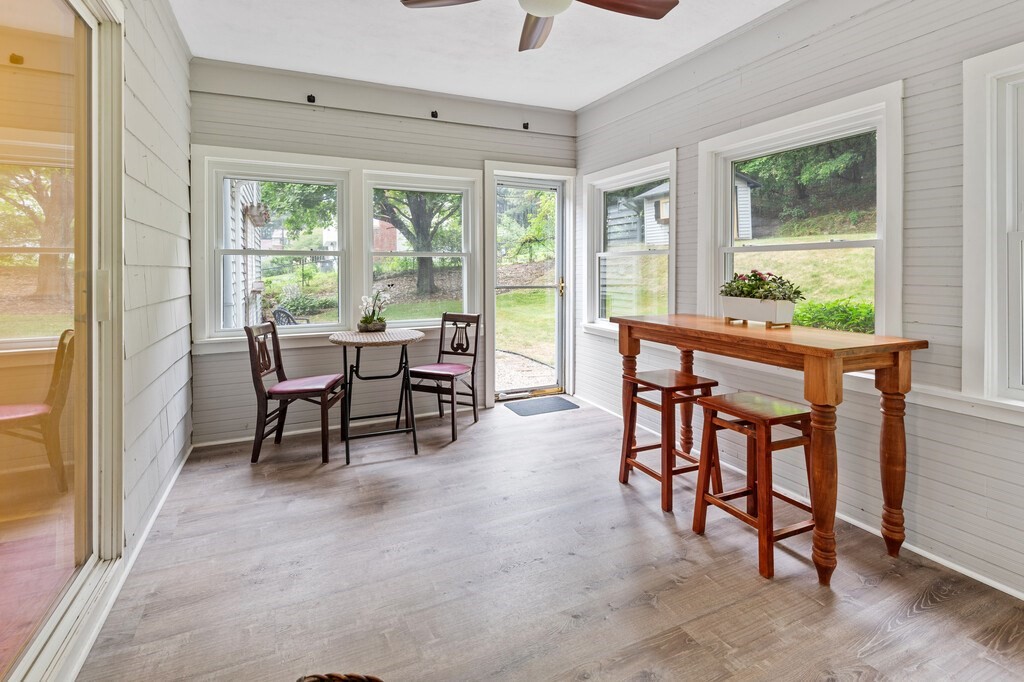 Framingham, Massachusetts 01701, United States, 3 Bedrooms Bedrooms, ,2 BathroomsBathrooms,Residential,Pending,186162