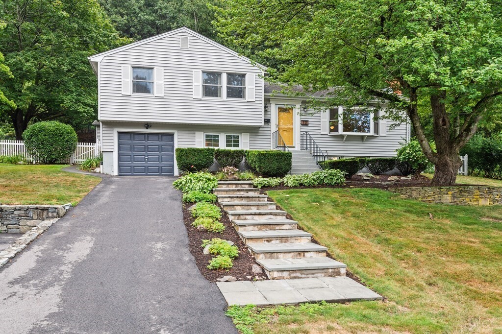 Framingham, Massachusetts 01701, United States, 3 Bedrooms Bedrooms, ,2 BathroomsBathrooms,Residential,Pending,186162