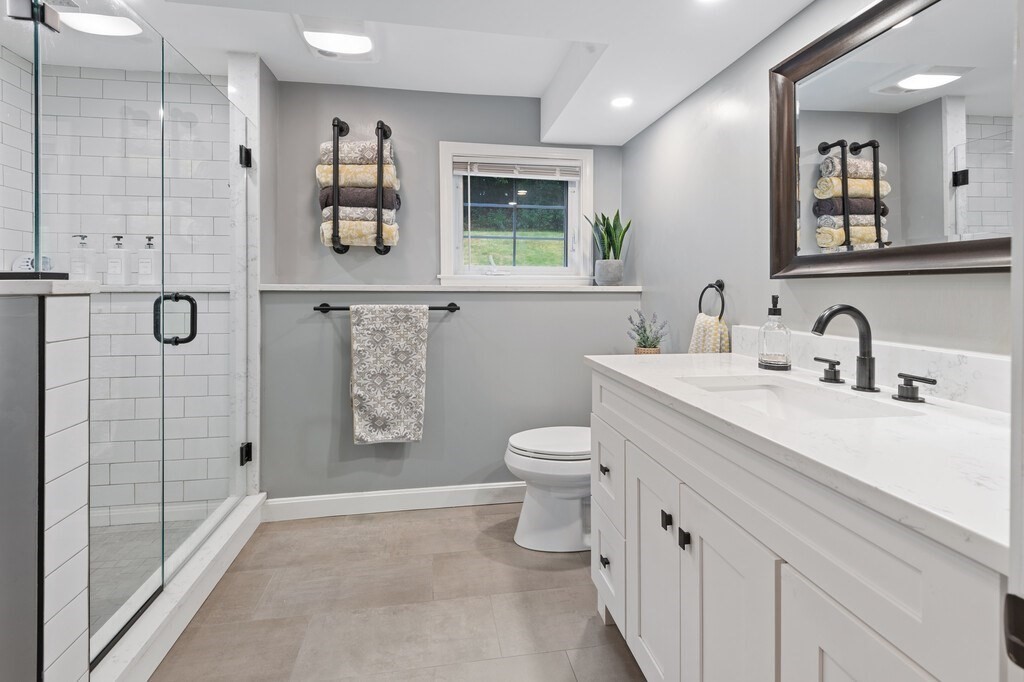 Framingham, Massachusetts 01701, United States, 3 Bedrooms Bedrooms, ,2 BathroomsBathrooms,Residential,Pending,186162