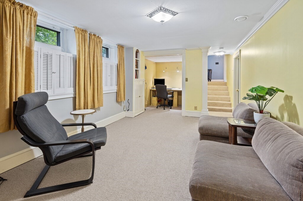 Framingham, Massachusetts 01701, United States, 3 Bedrooms Bedrooms, ,2 BathroomsBathrooms,Residential,Pending,186162