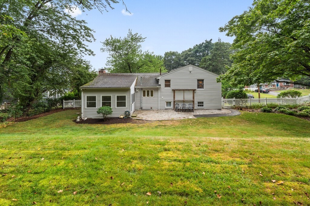 Framingham, Massachusetts 01701, United States, 3 Bedrooms Bedrooms, ,2 BathroomsBathrooms,Residential,Pending,186162