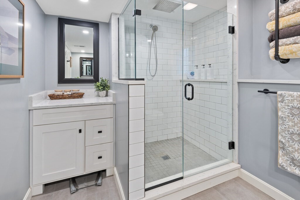 Framingham, Massachusetts 01701, United States, 3 Bedrooms Bedrooms, ,2 BathroomsBathrooms,Residential,Pending,186162