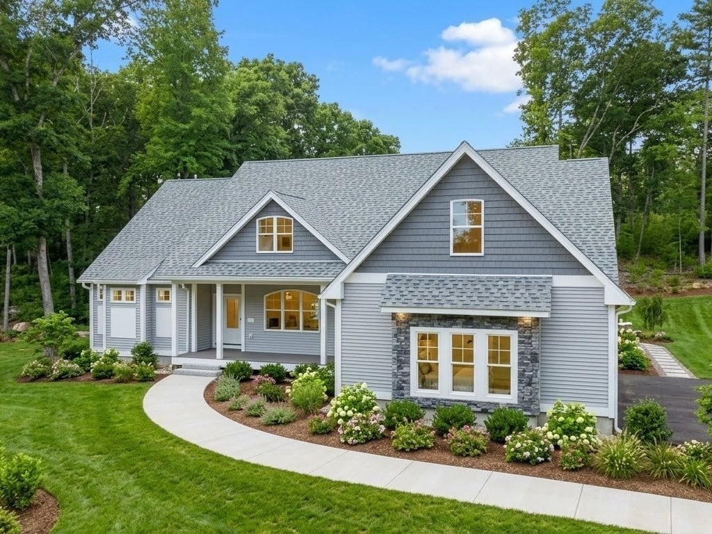 558 Haynes St, Sturbridge, MA Photo #2