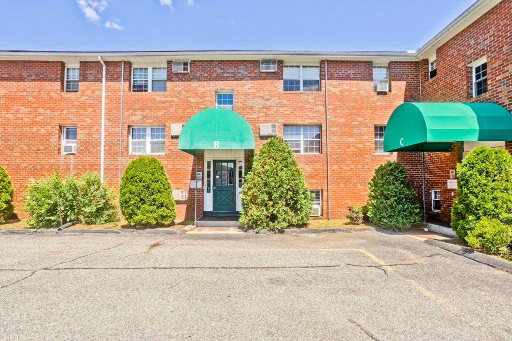 1304 Elm St #1B, West Springfield, MA, 1304 Elm St #1B, West Springfield, MA Photo #1