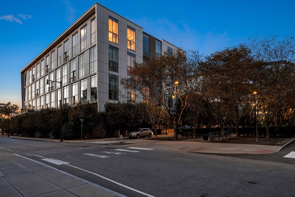 1 Earhart St 705