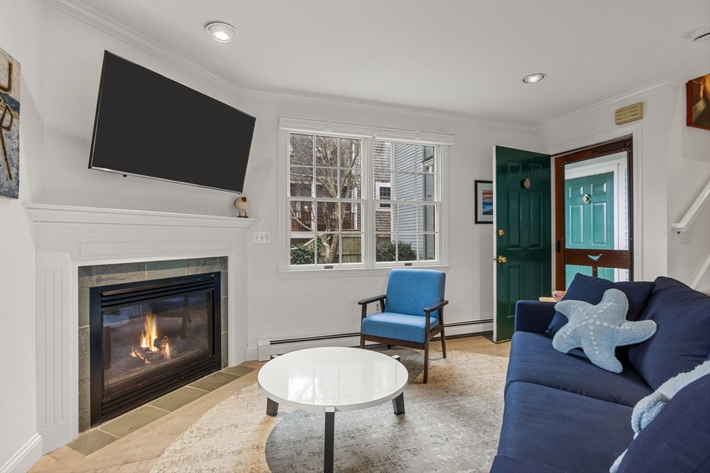 32 Alden St 3