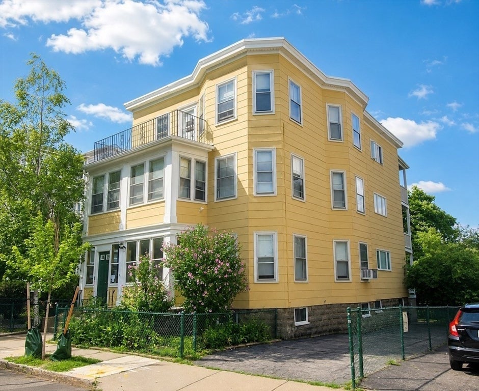 Click for 11 Ware Street #2, Somerville, MA slideshow Click for 11 Ware Street #2, Somerville, MA slideshow
