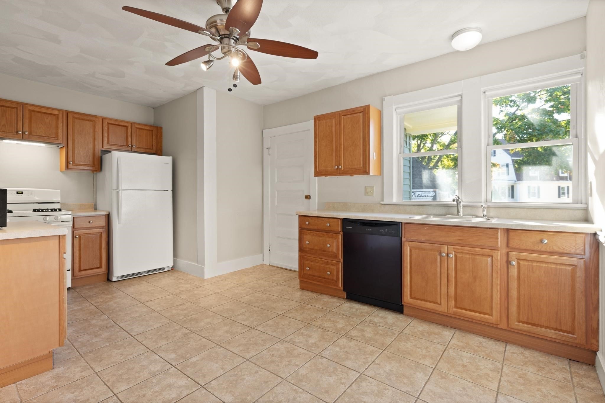 12 Newbury St, Beverly, MA, 12 Newbury St, Beverly, MA Photo #21