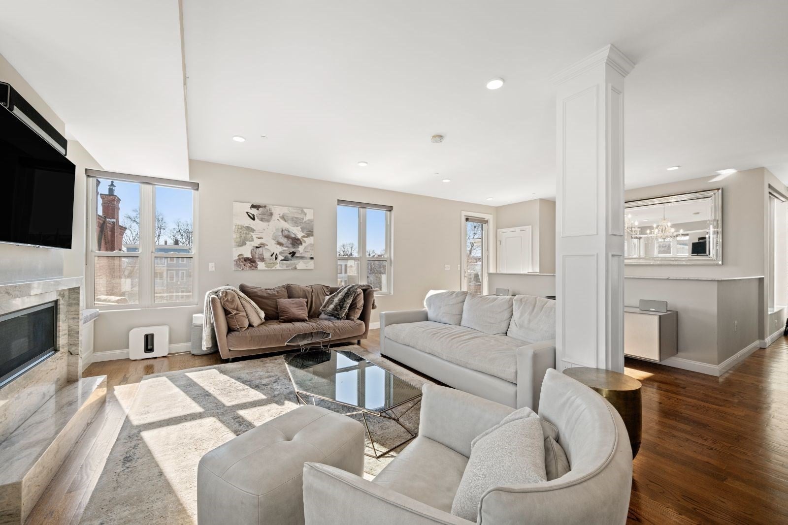 928 E Broadway 9