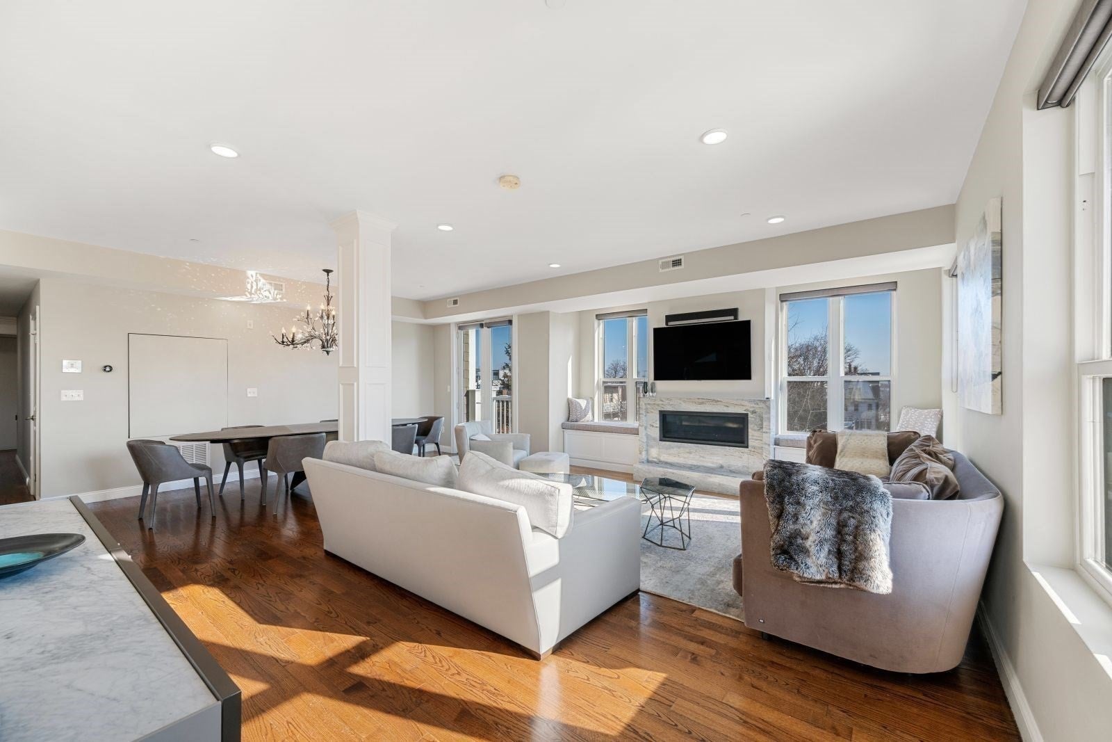 928 E Broadway 9