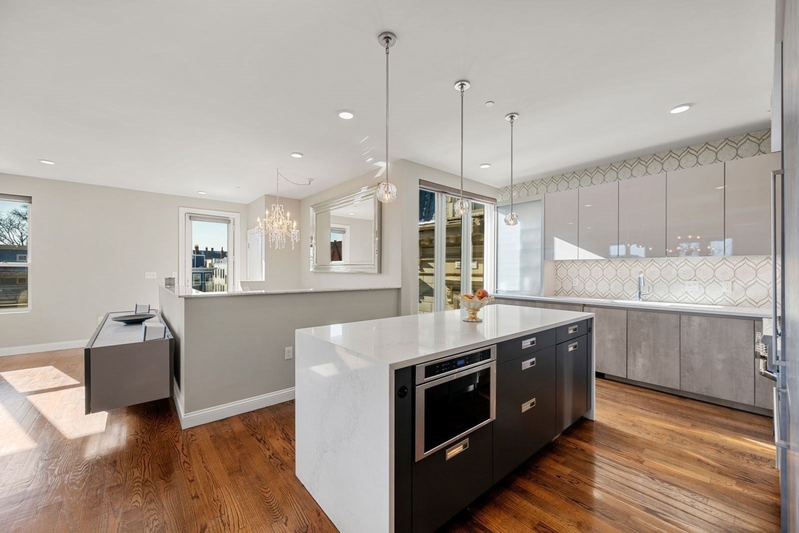 Photo of 928 E Broadway, Boston, MA