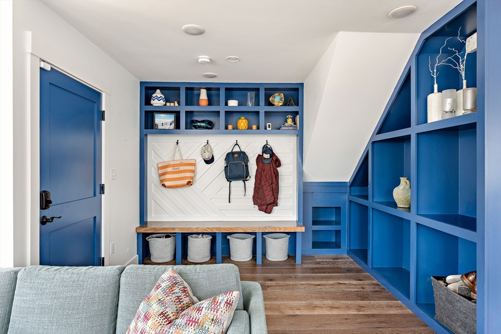 62 Governor Winthrop Rd 1