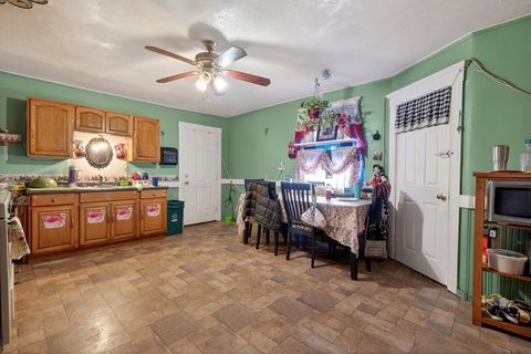 19 Woodbine St Worcester MA 01603