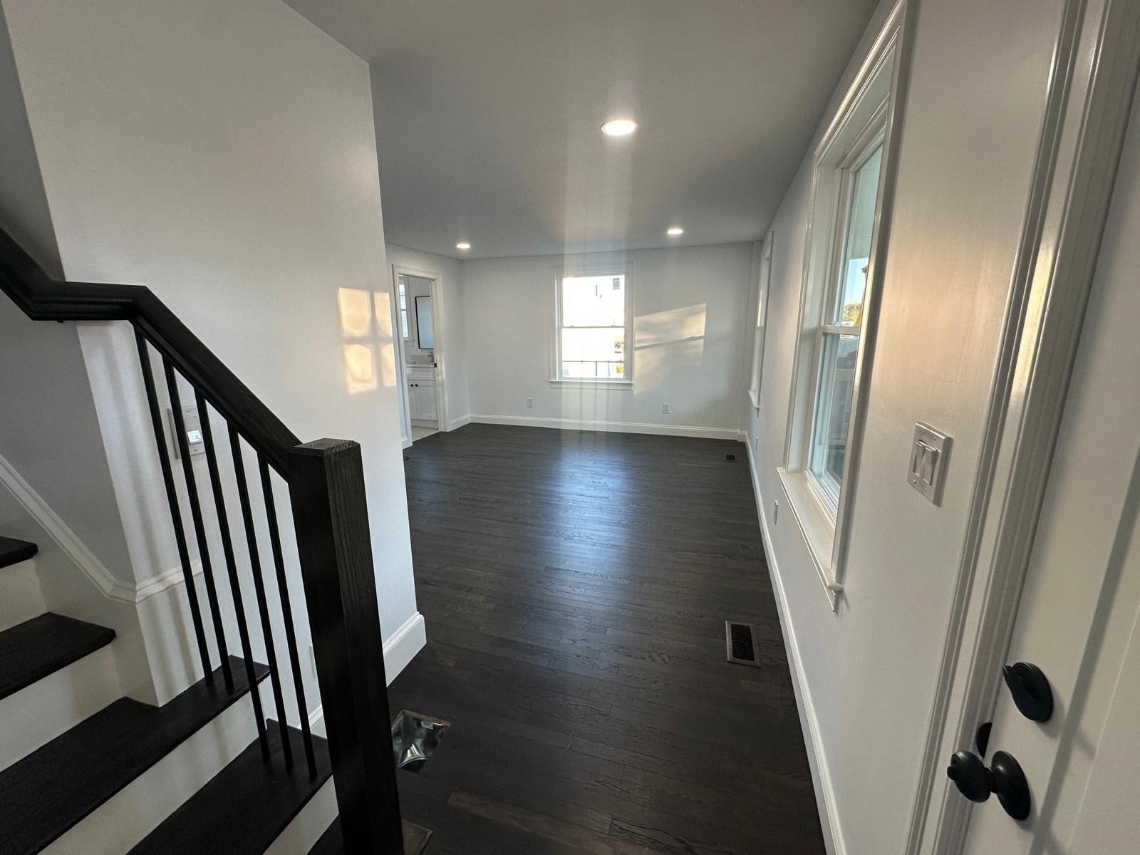 8 Thompson Rd