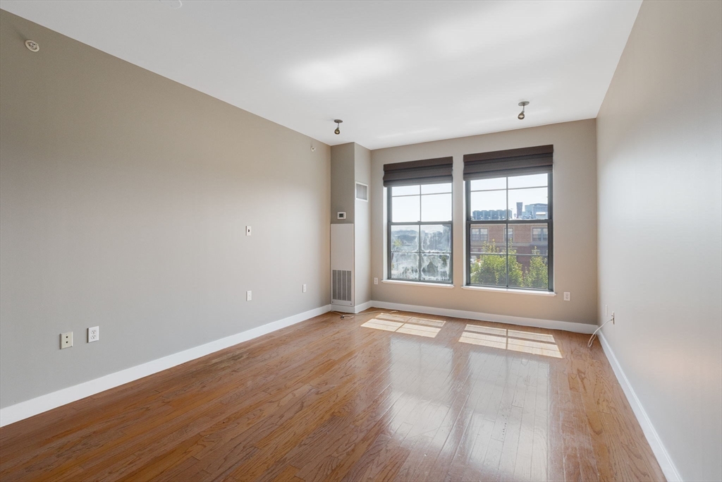 15 Waltham St B605