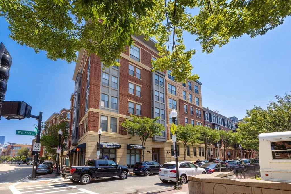 15 Waltham St B605