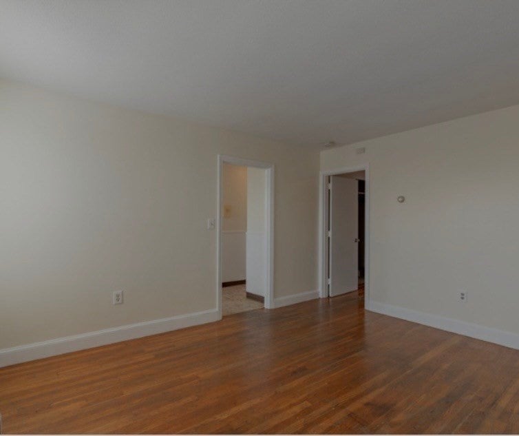 132 Emerson St 33