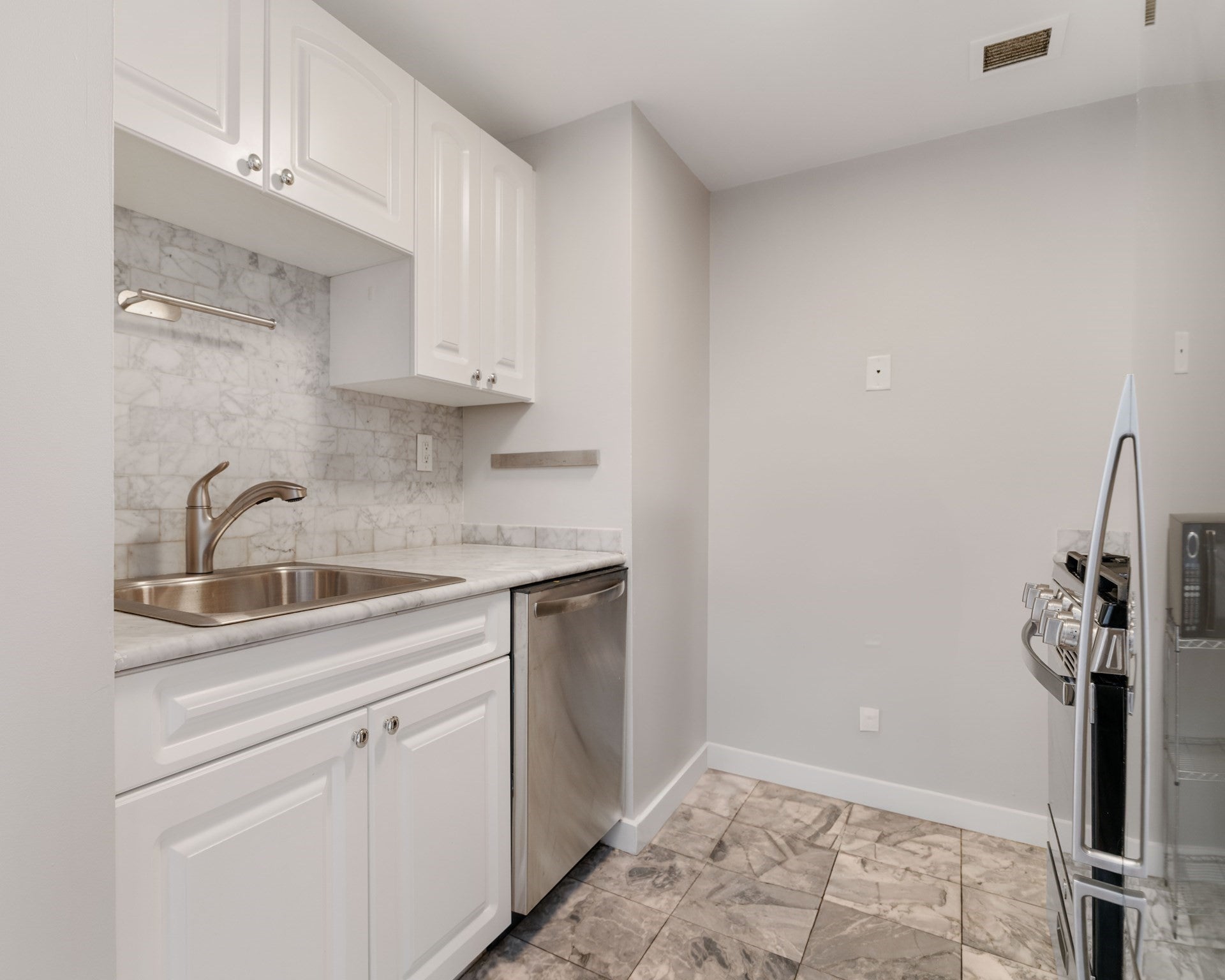 15 N Beacon St #1012, Boston, MA Photo #4