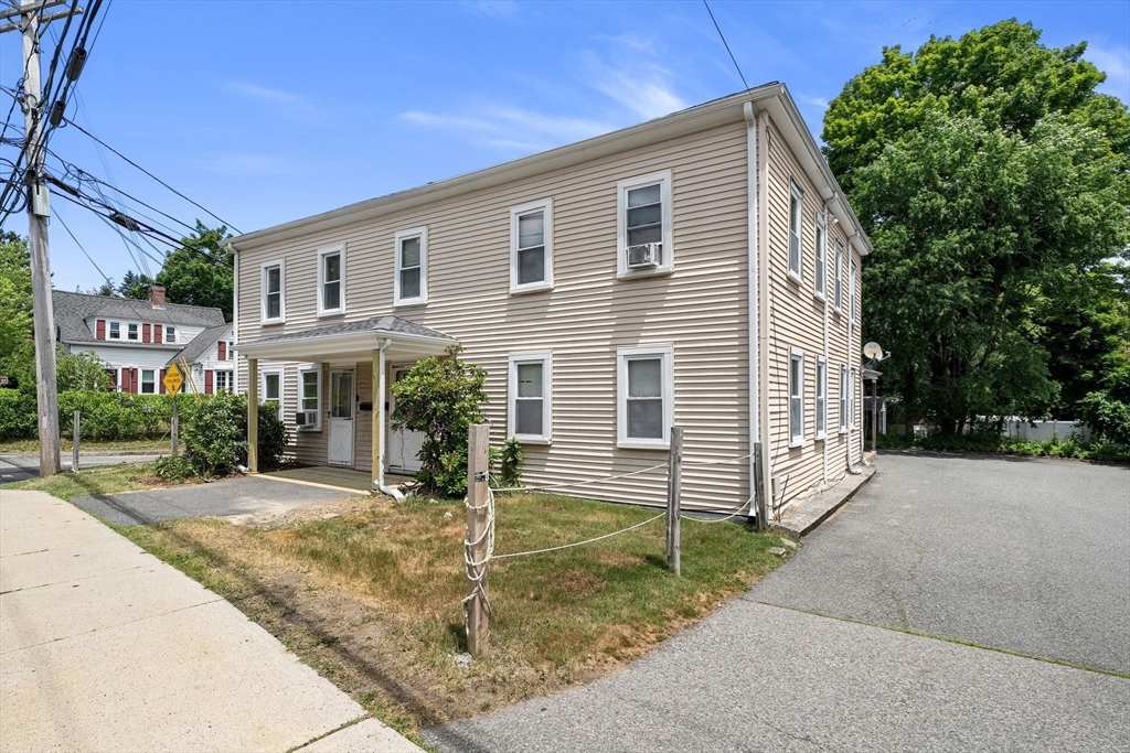 558 W Main St