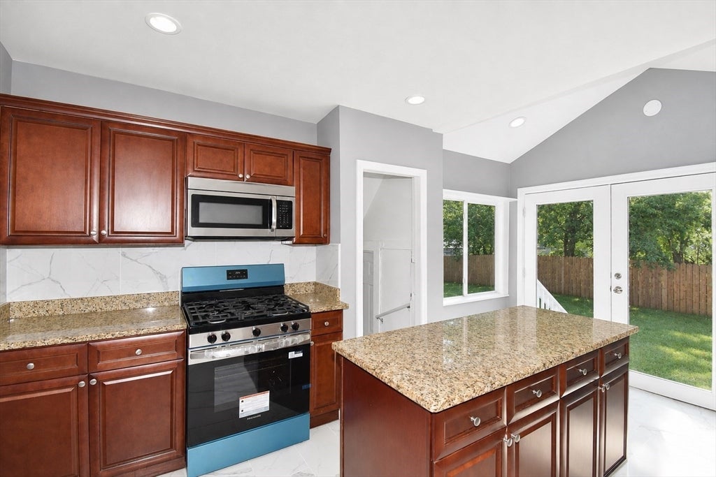 119 Littleton St, Springfield, MA Photo #4